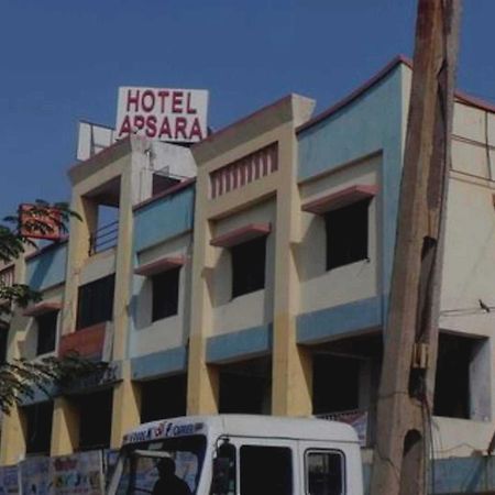 Oyo Hotel Apsara Guest House أحمد أباد المظهر الخارجي الصورة