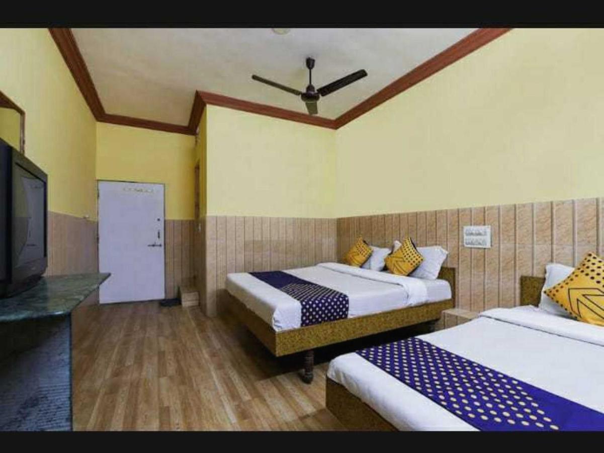 Oyo Hotel Apsara Guest House أحمد أباد المظهر الخارجي الصورة