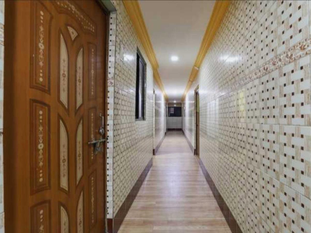 Oyo Hotel Apsara Guest House أحمد أباد المظهر الخارجي الصورة