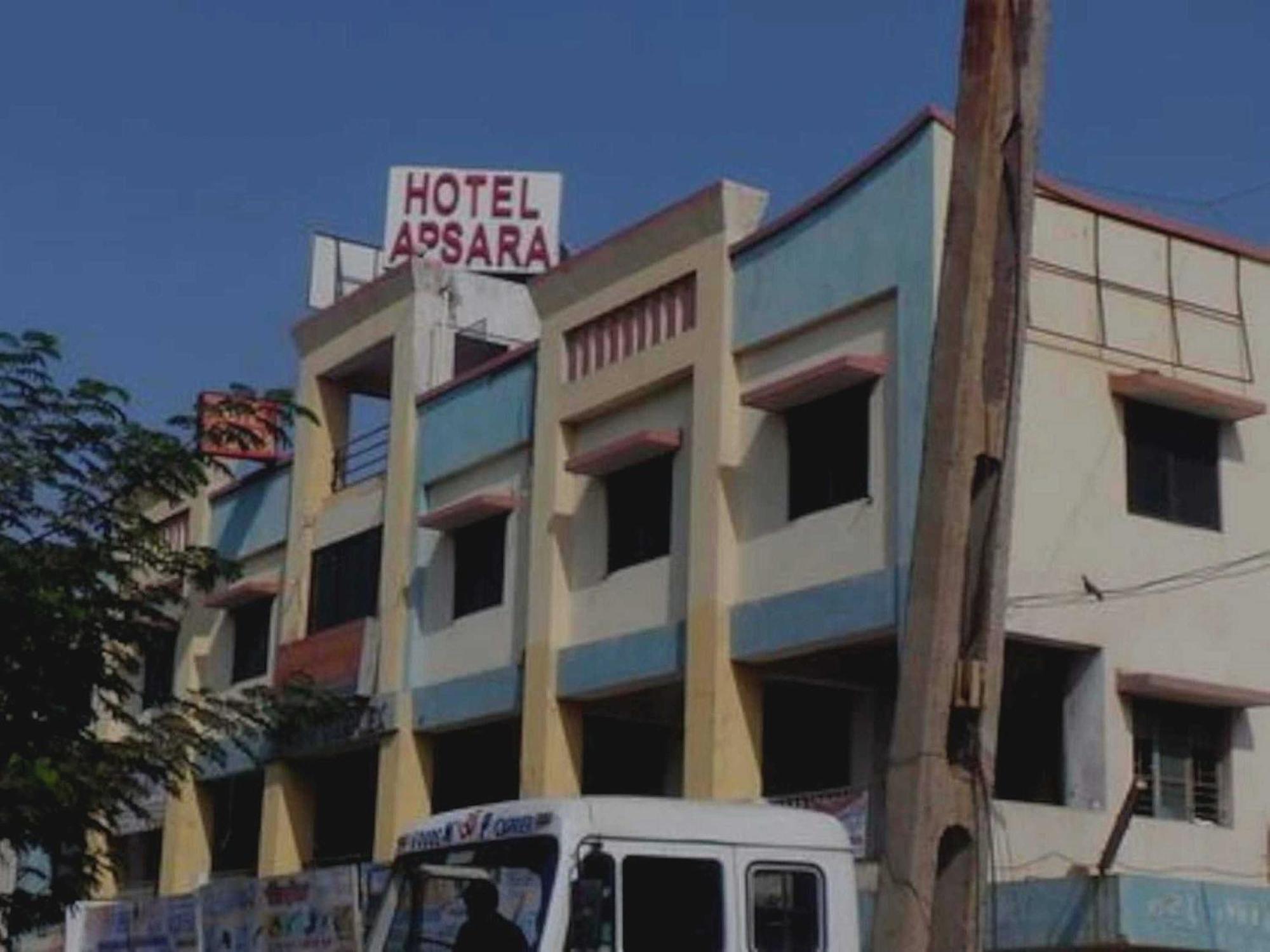 Oyo Hotel Apsara Guest House أحمد أباد المظهر الخارجي الصورة